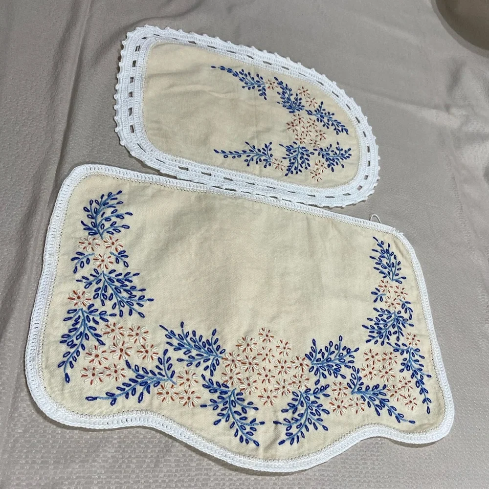 2 Vintage Linens - Floral Embroidery on Cream Cotton - Crochet Trim